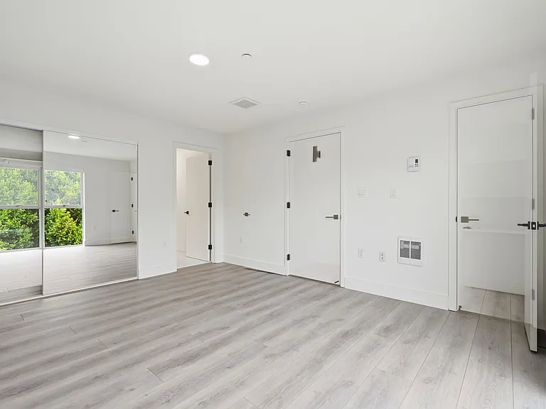 300 Linden St #3 — Photo 22