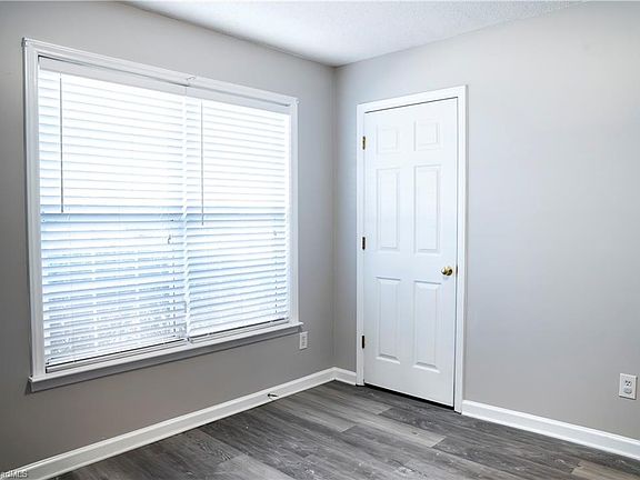 5th image of 3131 Woodpoint St