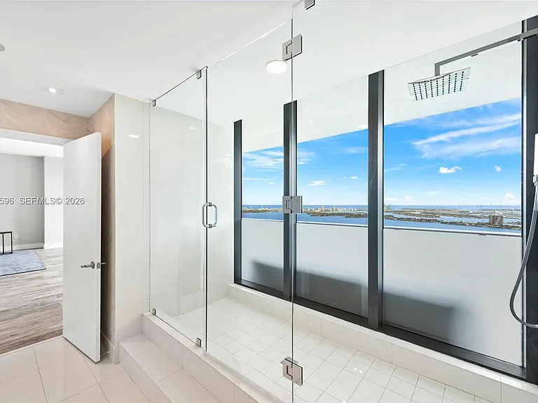 650 NE 32nd St #Penthouse 5201 — Photo 18