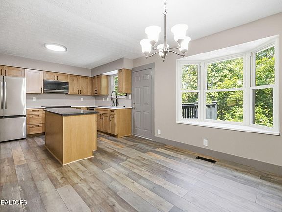 5th image of 3342 Shagbark Rd