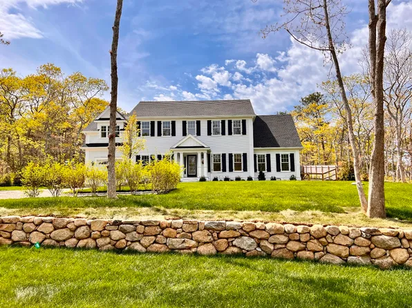 28 Holly Bear Ln, Edgartown, MA 02539