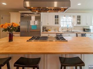 47 Old Stone Church Rd, Upper Saddle River, NJ 07458