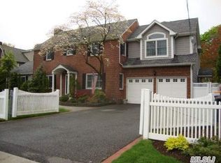 79 E Loines Ave, Merrick, NY 11566