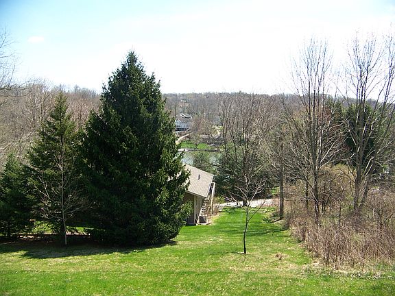 3rd image of 327 Glenridge Cir