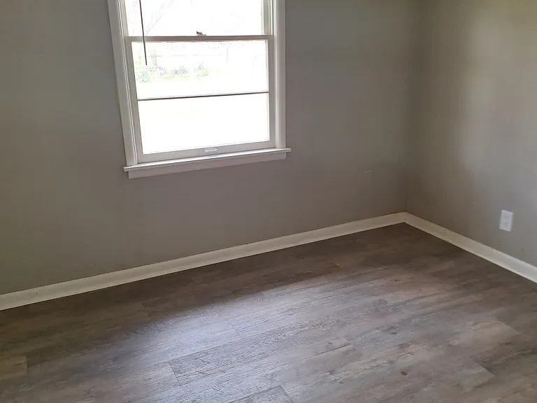 1601 N Sterling Ave — Photo 6