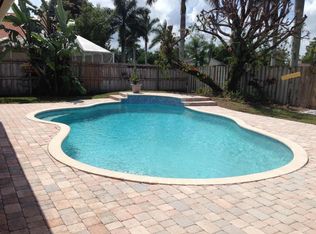 1528 Farmington Ct, Wellington, FL 33414