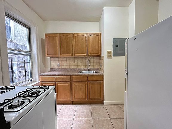 3rd image of 717 Sterling Pl #11