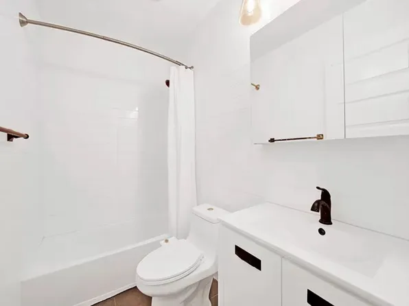 390 Bainbridge Street image 7 of 11