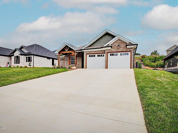 3rd image of 730 Gardenia Dr