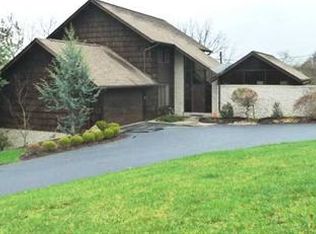 101 Lynn Ann Dr, New Kensington, PA 15068