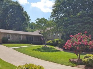 147 Willow Glenn Dr, Marietta, GA 30068