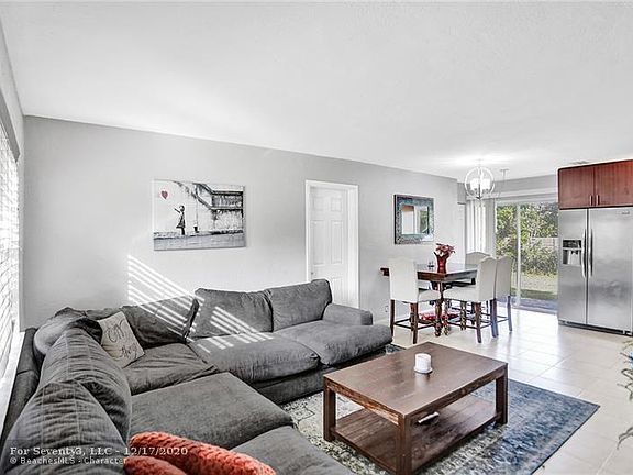 3rd image of 1001 SW 32nd Ct