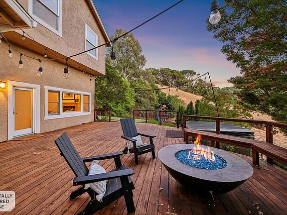 2nd image of 52 Woodleaf Court