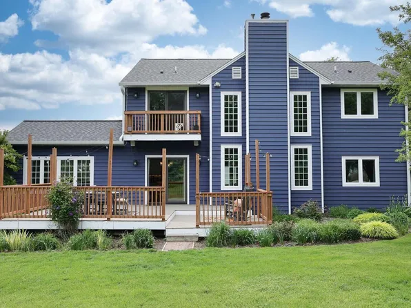 W293S5561 Holiday Point DRIVE, Waukesha, WI 53189