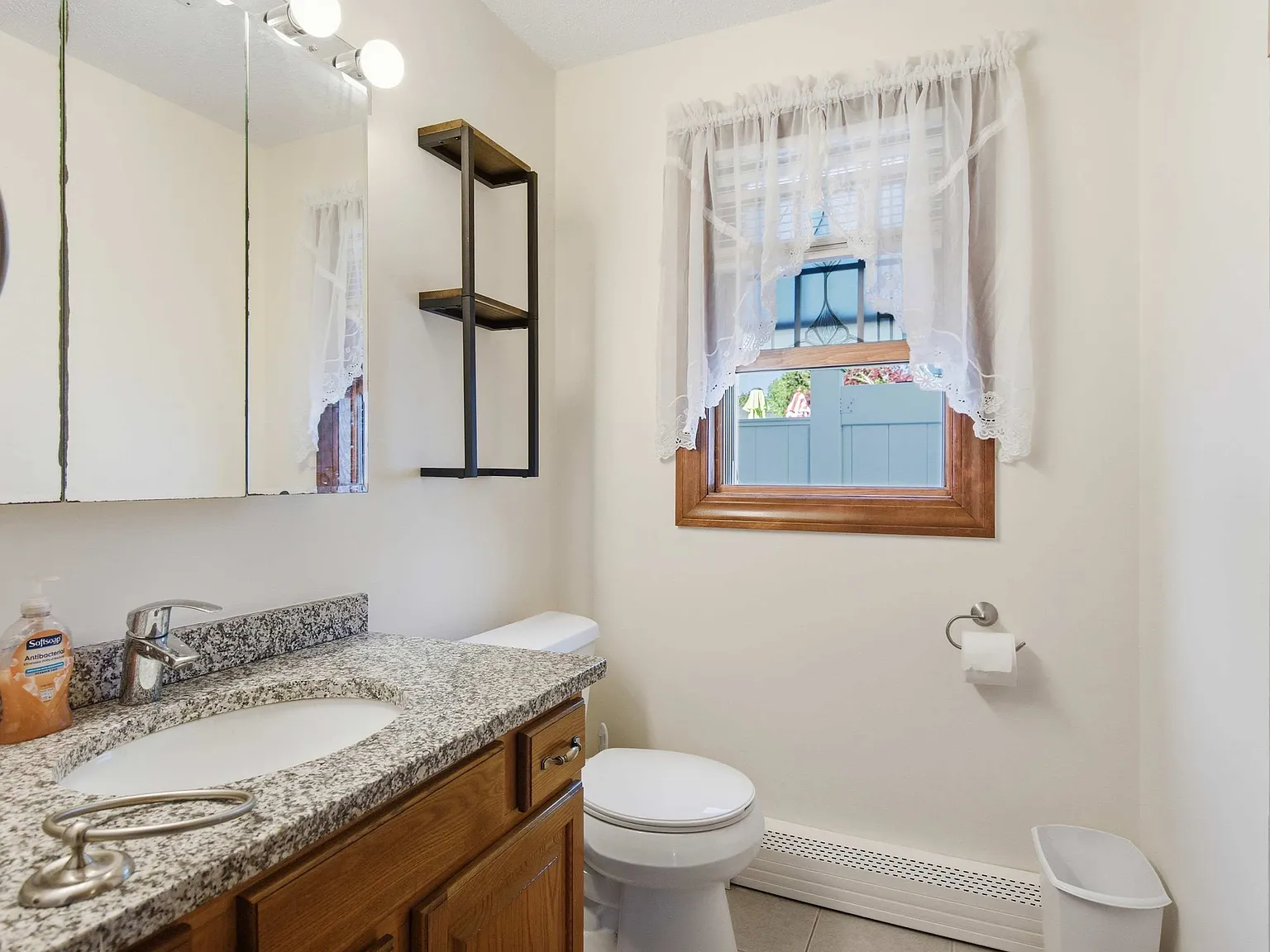 4 bed, 2.5 bath, 2000 sqft, $2,500 — Photo 1