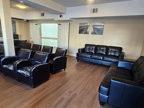 4th image of 2525 Highland Ave #209
