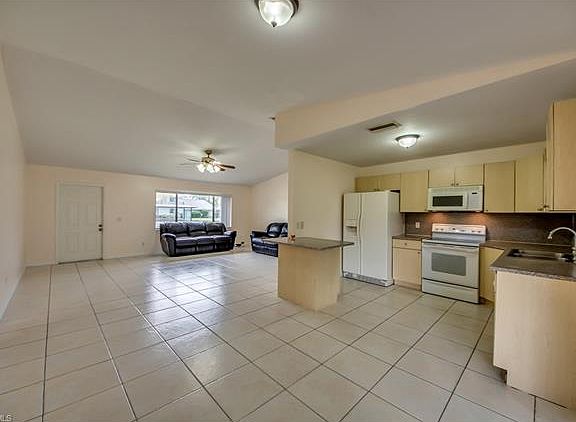 5th image of 602 SE 15th St