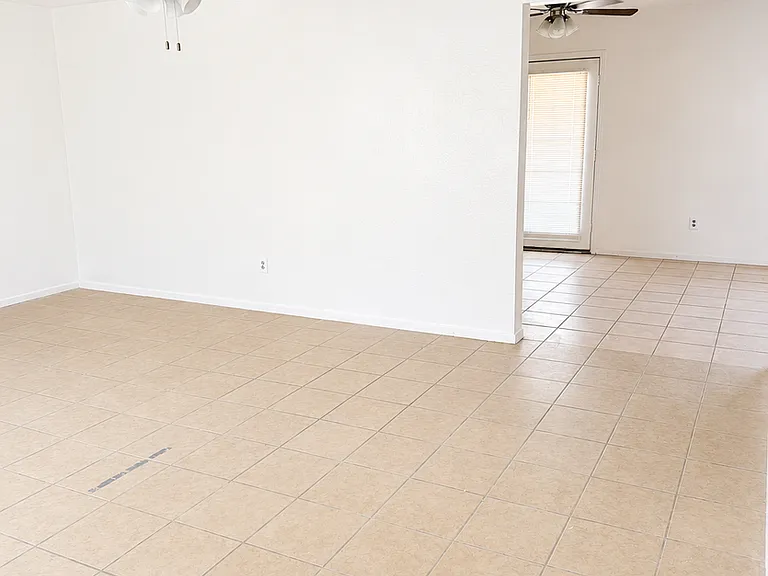 3091 S Del Mar Ave — Photo 3