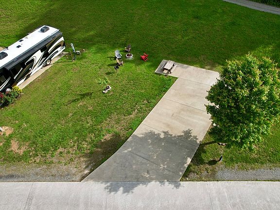 3rd image of 51 Mountain Meadows Dr
