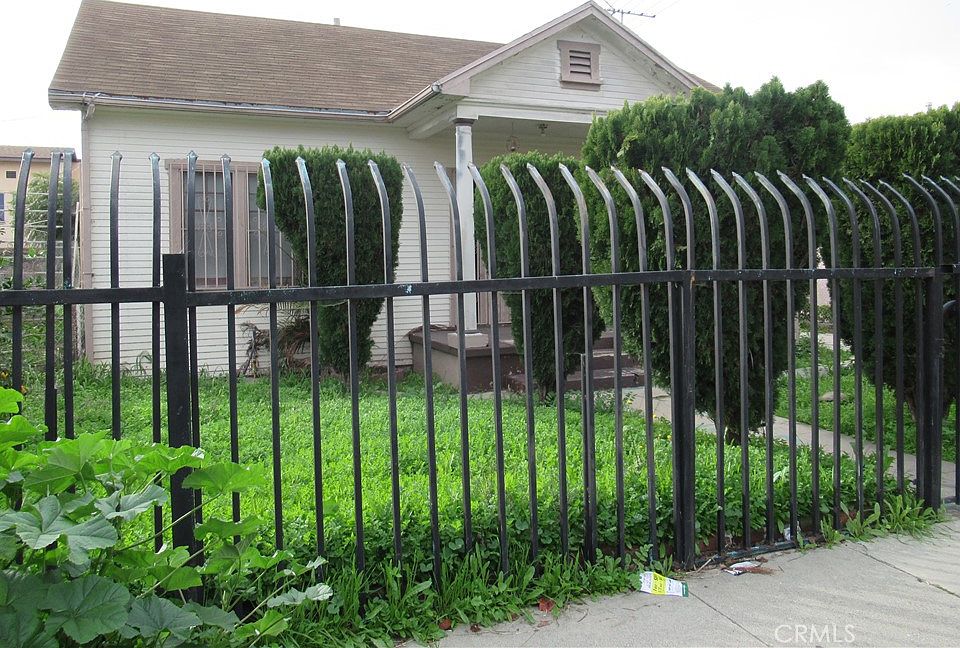 1st image of 1862 W 25th St
