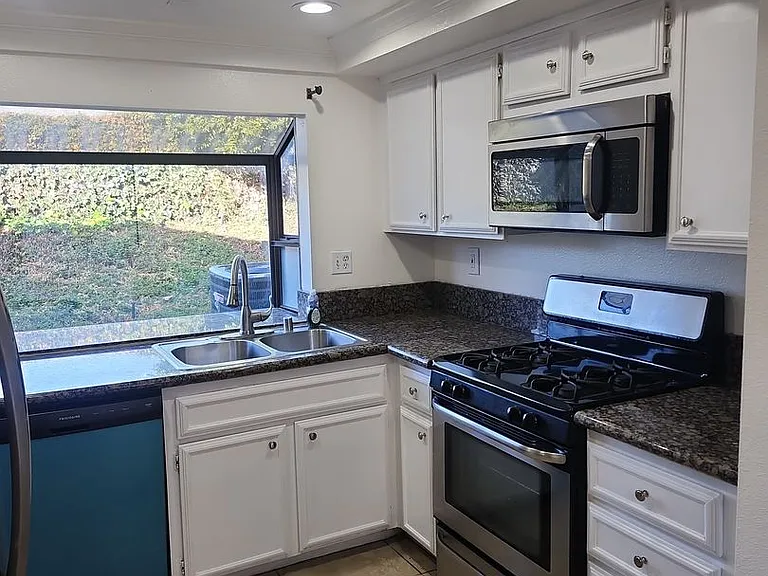2216 Loggers Ln — Photo 21