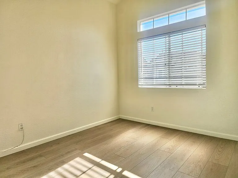 2275 Hawthorne Pl — Photo 28