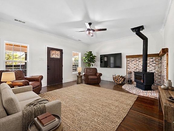 3rd image of 1560 Stainback Rd