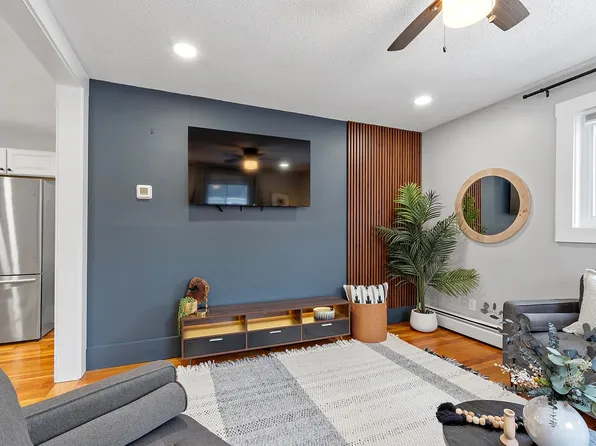 4 McGregor St, Derry, NH