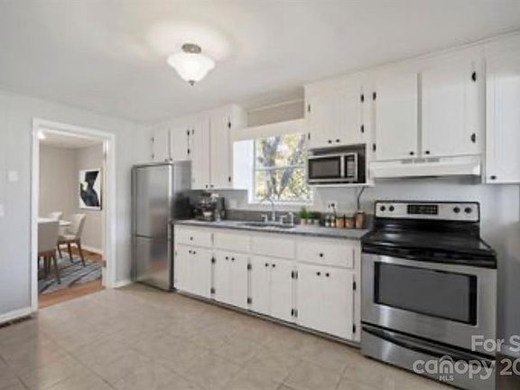 4th image of 405 N Vance St
