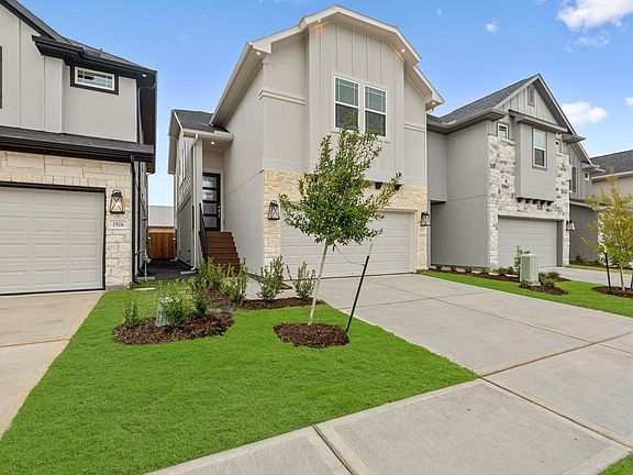 2nd image of 2922 Park Hill Ln