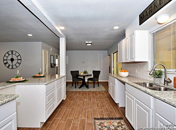 5th image of 4222 Dauphine Dr