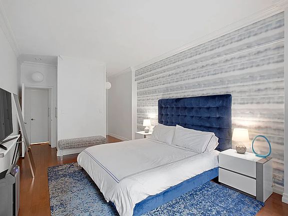 4th image of 58 W 58th St APT 5A