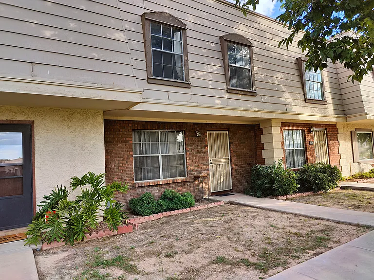 1028 E Bendix Dr — Photo 1