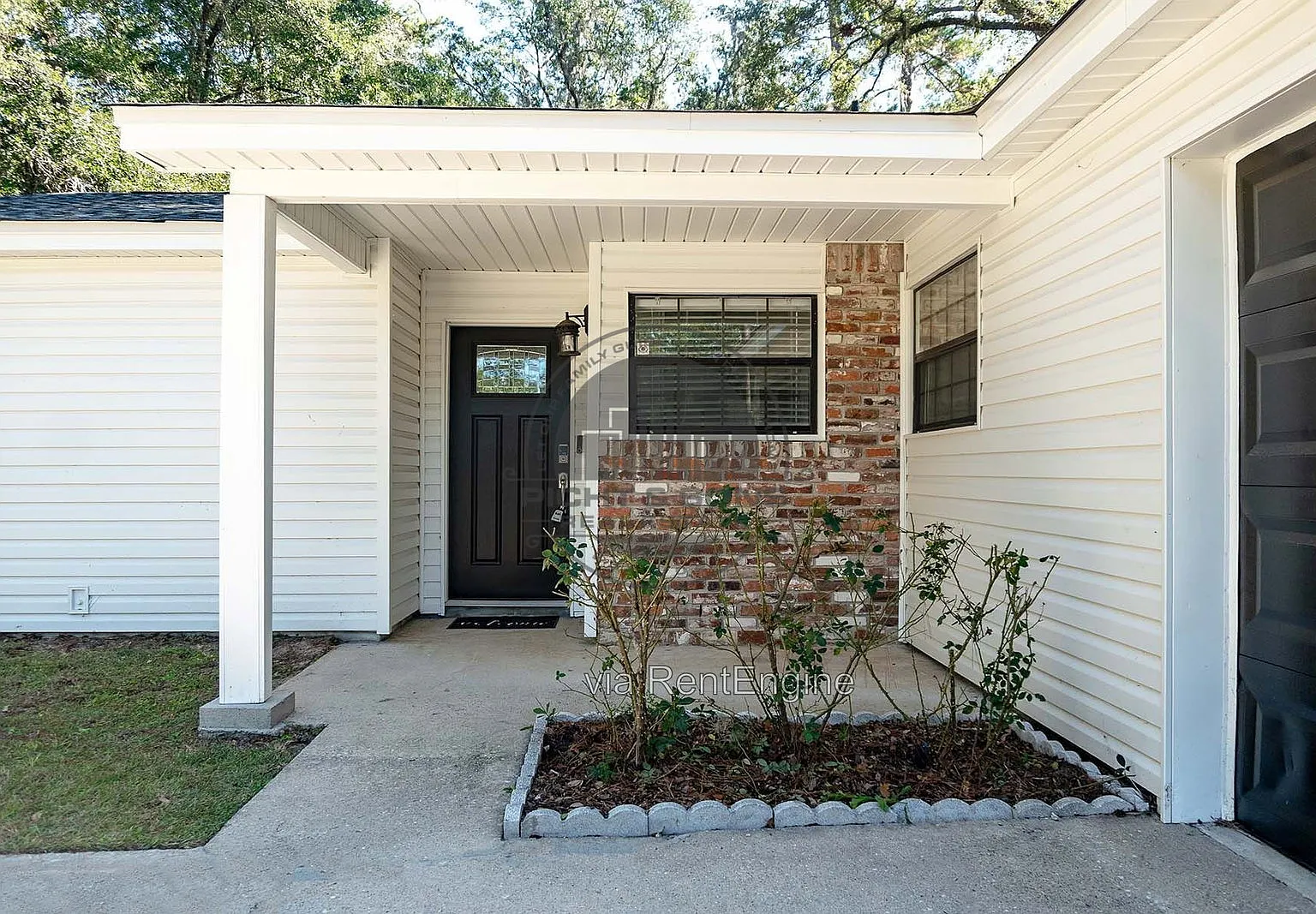 3 bed, 2.0 bath, 1129 sqft, $1,900 — Photo 2