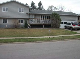 4511 Bellewood Dr, Rapid City, SD 57702