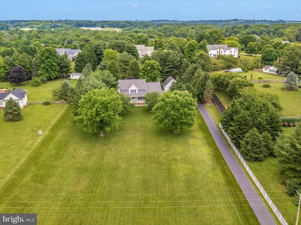 5925 Cabbage Spring Rd, Mount Airy, MD 21771