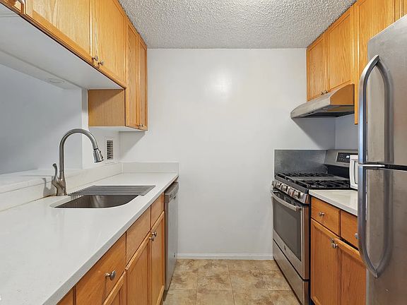 4th image of 4-74 48th Ave APT 5P