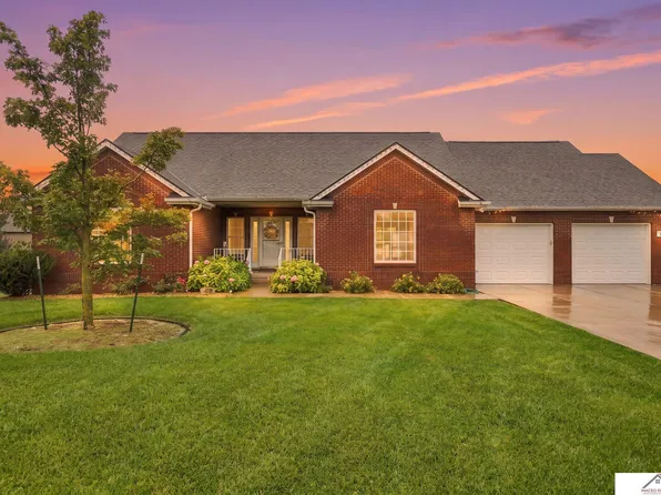 805 Fairway Ct, Crete, NE 68333
