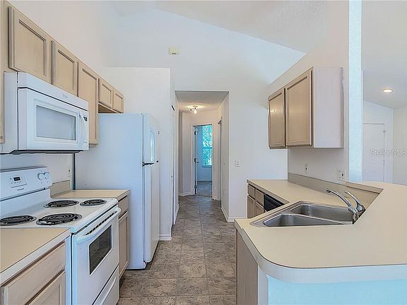 3rd image of 1478 Wedge Way