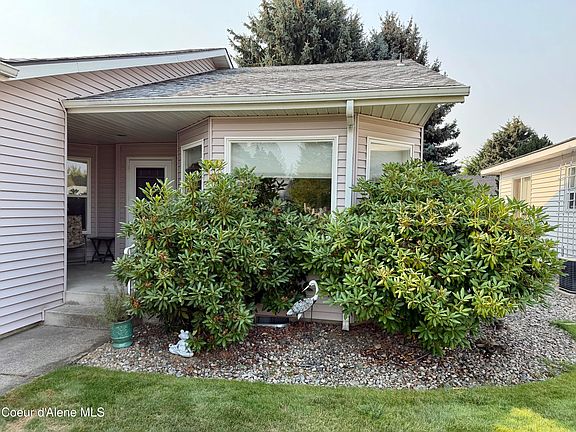 3rd image of 1444 W Woodlawn Dr