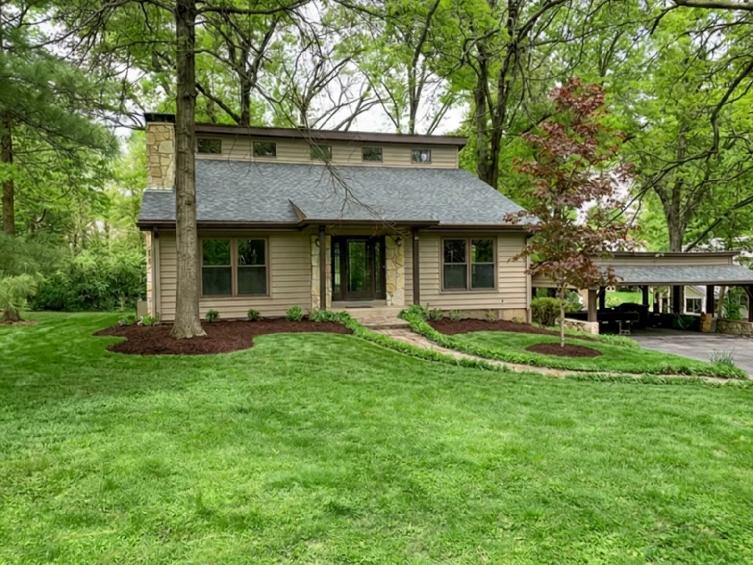 835 Yosemite Dr — Photo 2