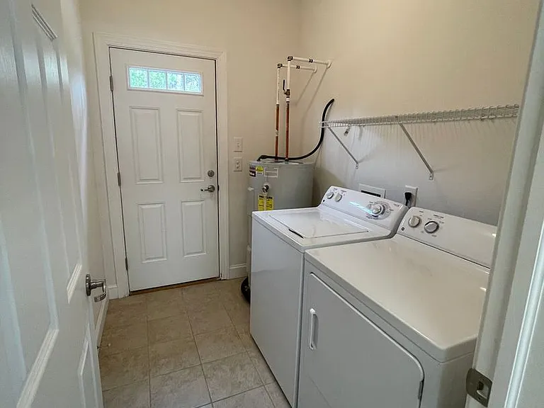605 Viccars Ln — Photo 8