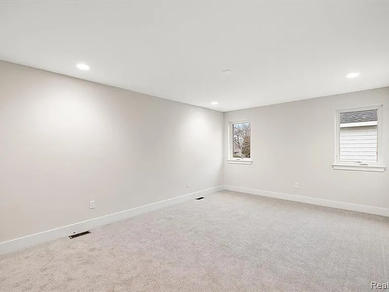 2921 Walsh Dr — Photo 40