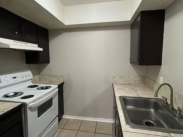 1 Bed 1 Bath Downstairs Unit — Photo 1