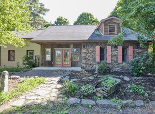 205 Manor Dr, Shavertown, PA 18708