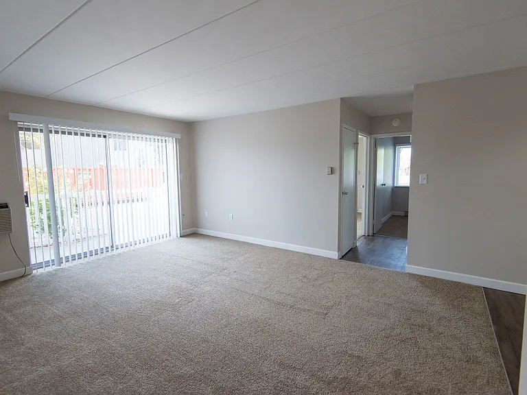 Brentwood Park Apartments — Photo 10
