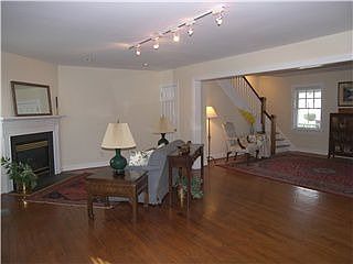 2nd image of 133 Carpenters Row