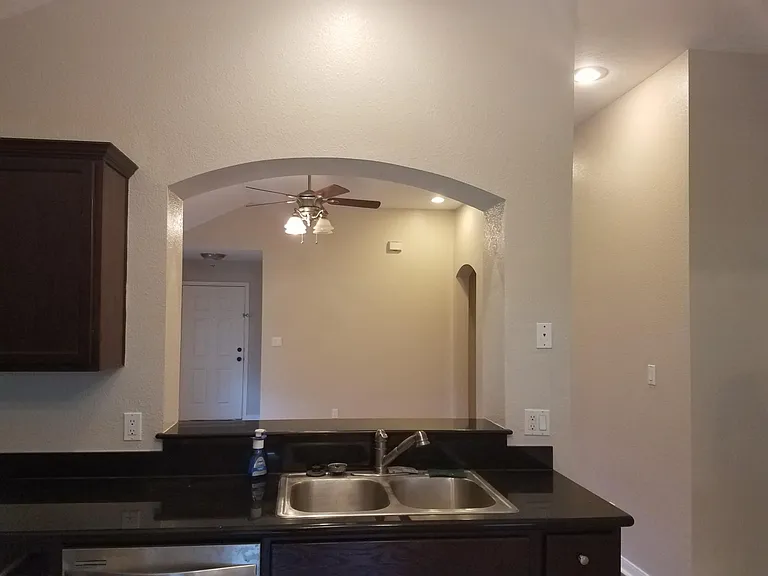 1707 Dixon Ln — Photo 3
