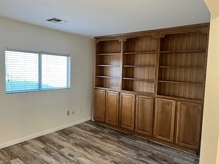 3728 E Liberty Ln — Photo 12