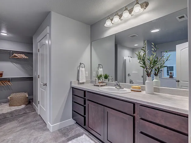 586 N Hill View Dr — Photo 5